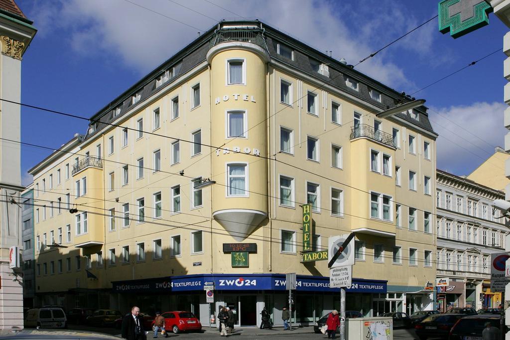 וינה Florum Hotel מראה חיצוני תמונה